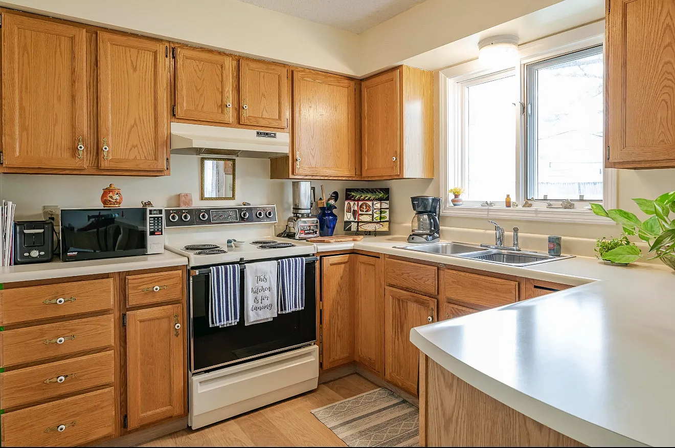 43 Pine Hill Dr — Photo 3