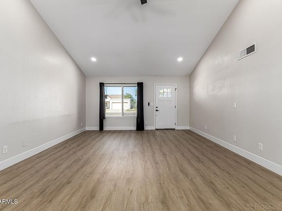 5th image of 1537 E DAVA Drive