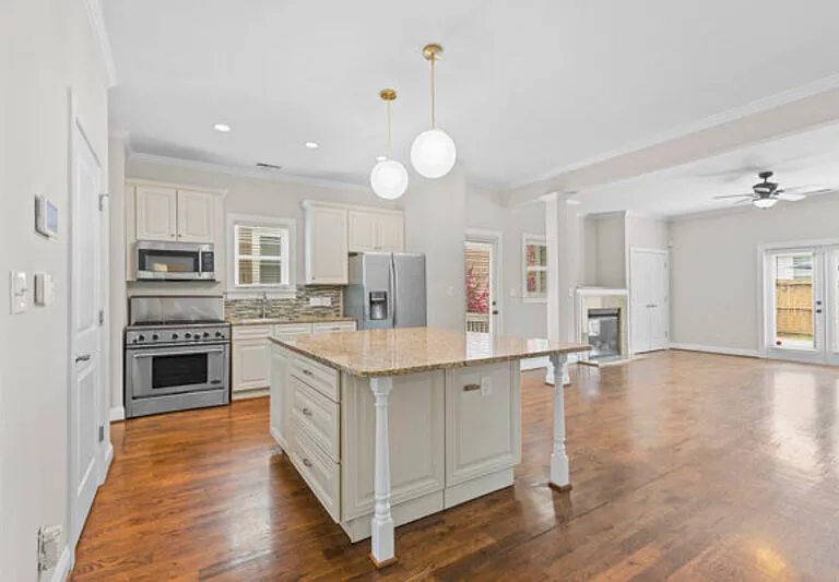 300 Mill Rd — Photo 5