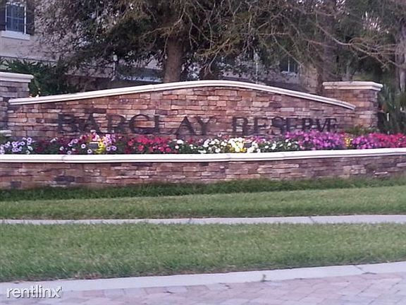 02-Barclay Reserve Entrance