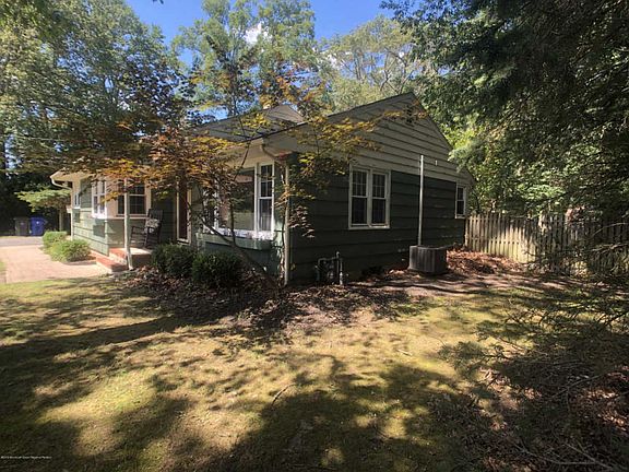3rd image of 37 Blue Jay Dr