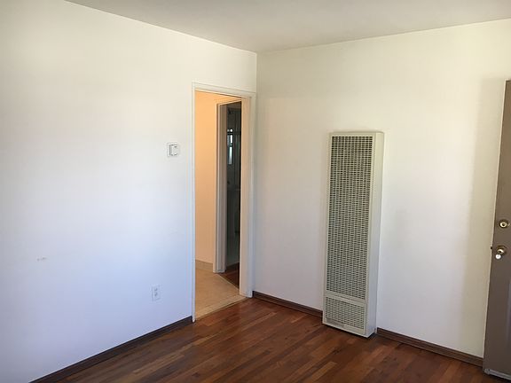 3rd image of 4743 Greene St