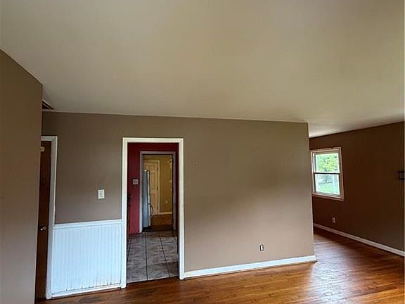 4th image of 1906 Finley St