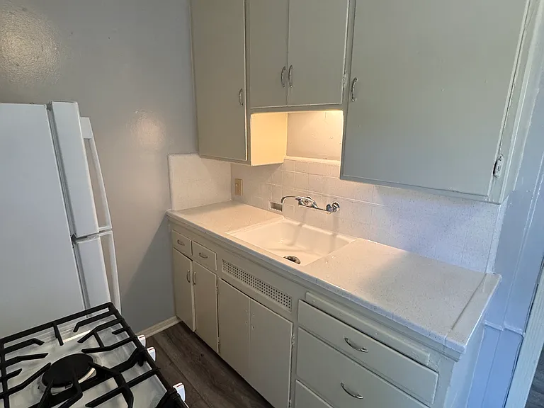 200 S Doheny Dr #103 — Photo 5
