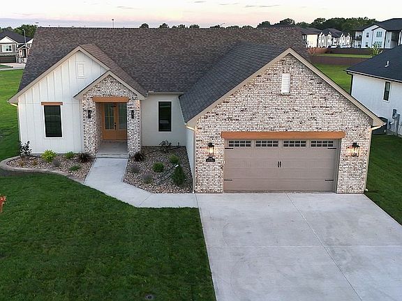 3rd image of 2705 Artisan Dr