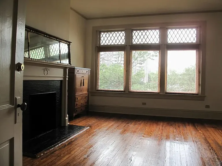 408 Mowbray Arch #2 — Photo 2