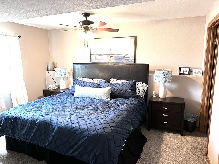 Basement bedroom w/Walk-in closet