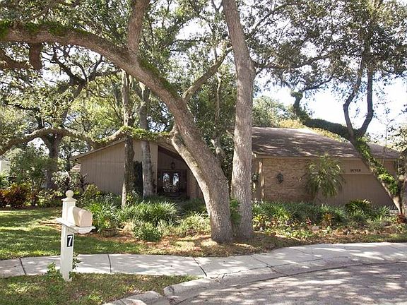 2nd image of 7 Hammock Pl