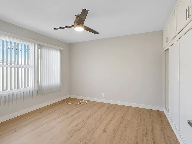Hollypark Knolls Apartments — Photo 53