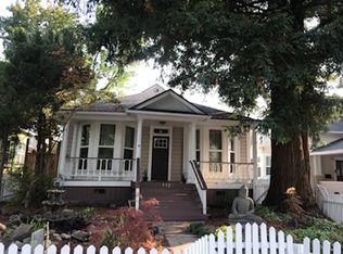 142 B St, Ashland, OR 97520