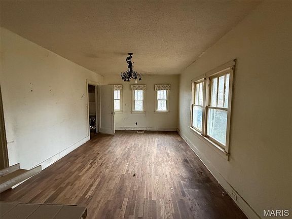 3rd image of 105 Central Ave