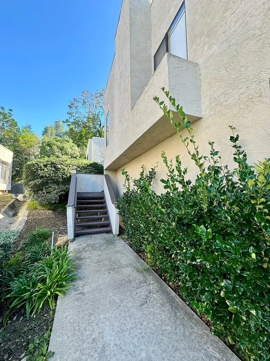 Building Photo - 6660 Reservoir Ln