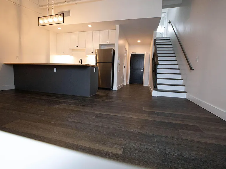 411 W Portage Ave #7 — Photo 20