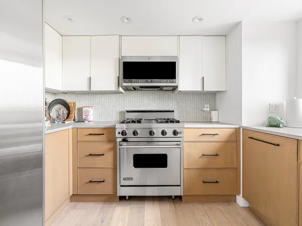 2 Charlton Street image 6 of 20