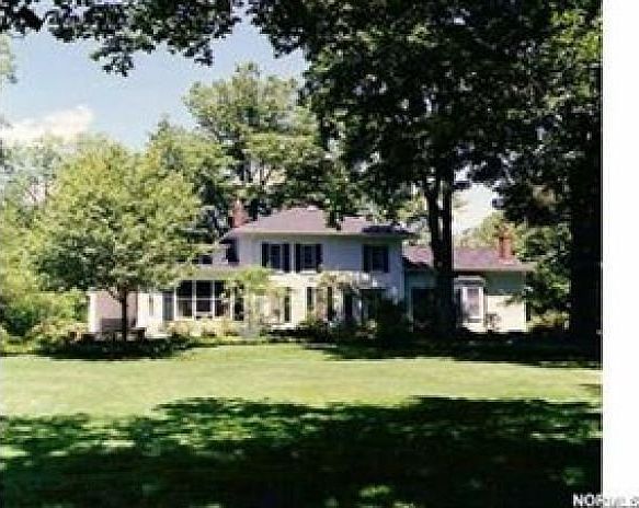 1st image of 410 Bell St