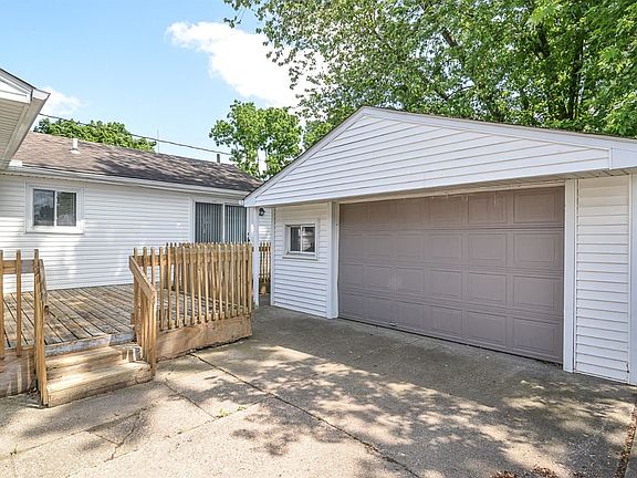 2nd image of 1366 Duncan Ave