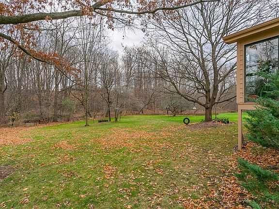 4th image of 16 Millwood Ct