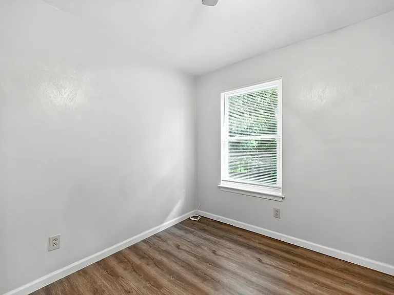 302 Seeman Ct — Photo 21