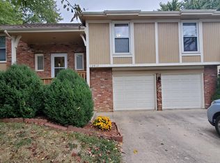 13917 S Raintree Dr, Olathe, KS 66062