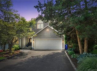 4 Riverwalk Ln, Norwalk, CT 06850