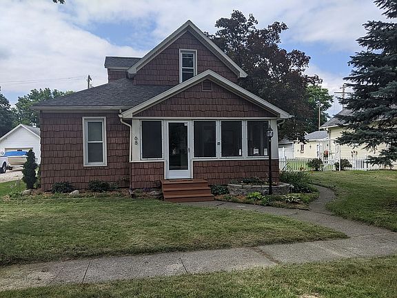 3rd image of 68 W Elm St