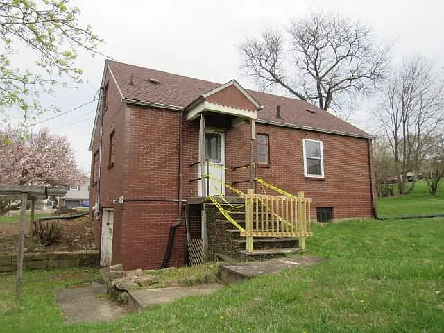1540 Main St photo 1