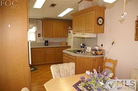 Nice and roomy kitchen with raised panel cabinets