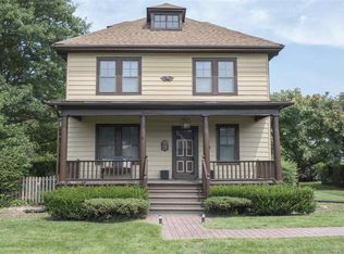 233 E Rockingham St, Elkton, VA 22827