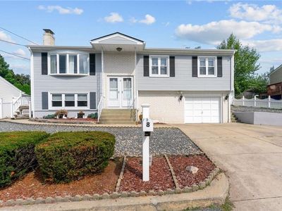 8 Pleasant Ave, North Providence, RI, 02911
