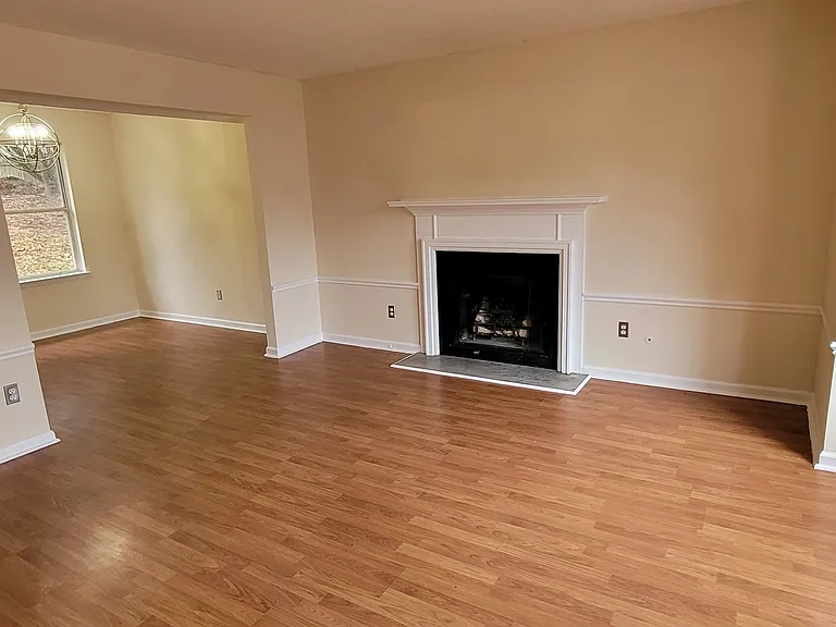 2082 Montgomery Trl — Photo 9