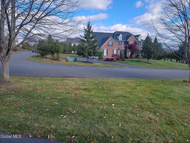 3rd image of 4 Hilander Drive