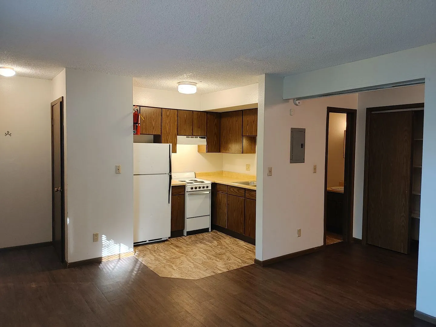 415 S. Van Buren Street — Photo 4