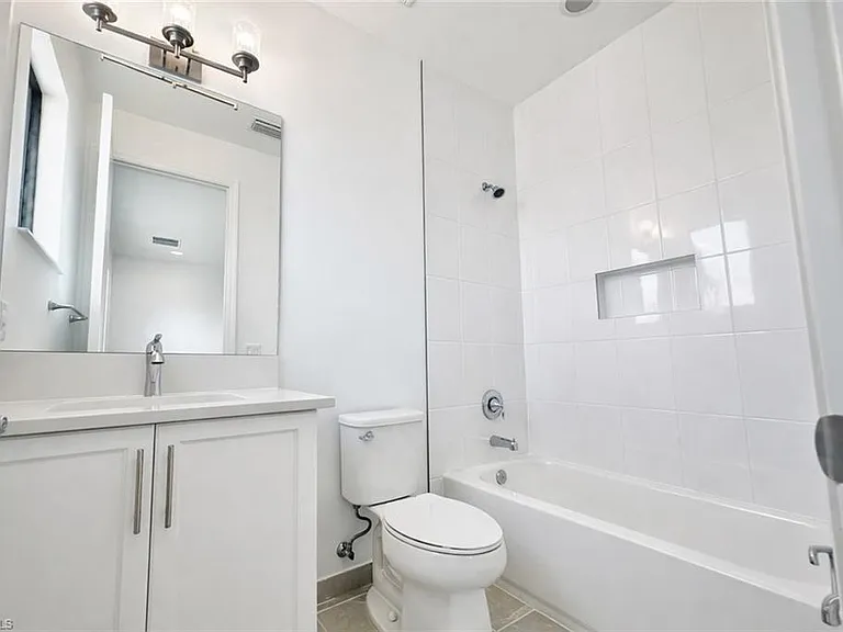 12770 Woodbury Dr — Photo 13