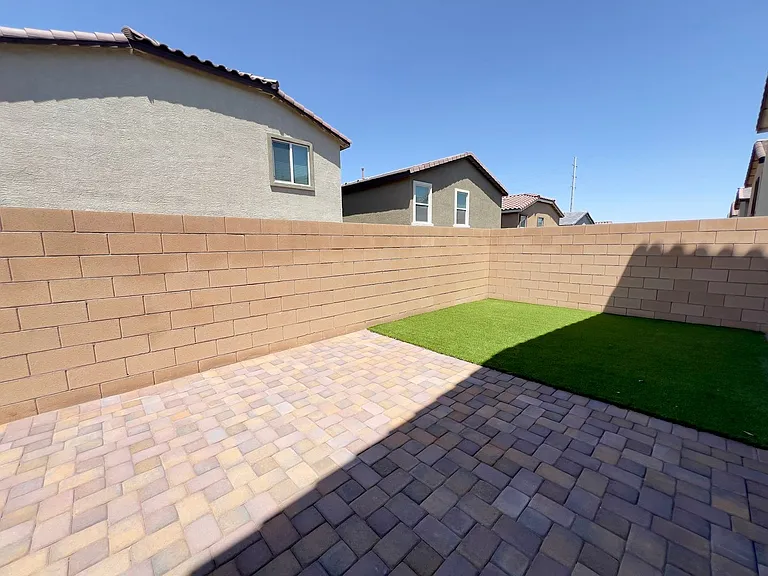 10946 Cambridge Lakes Ave — Photo 32