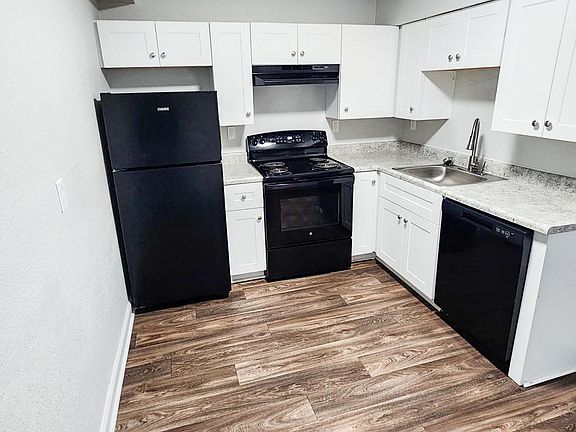 3rd image of 543 Edwards St #4