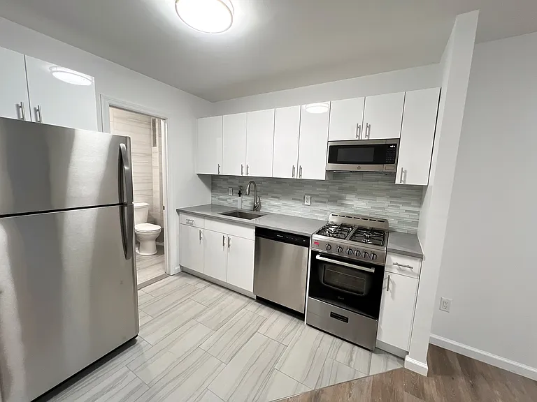 320 E 6th St #9R — Photo 3