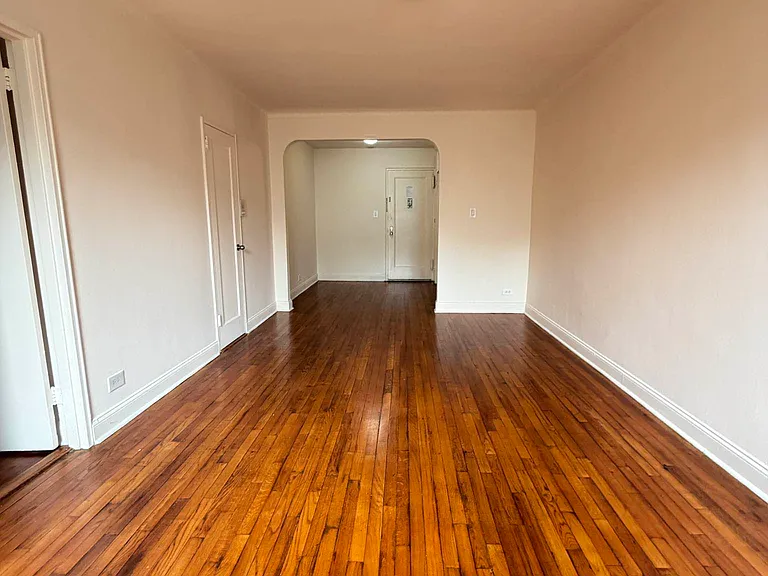 135-10 Grand Central Pkwy #408 — Photo 5