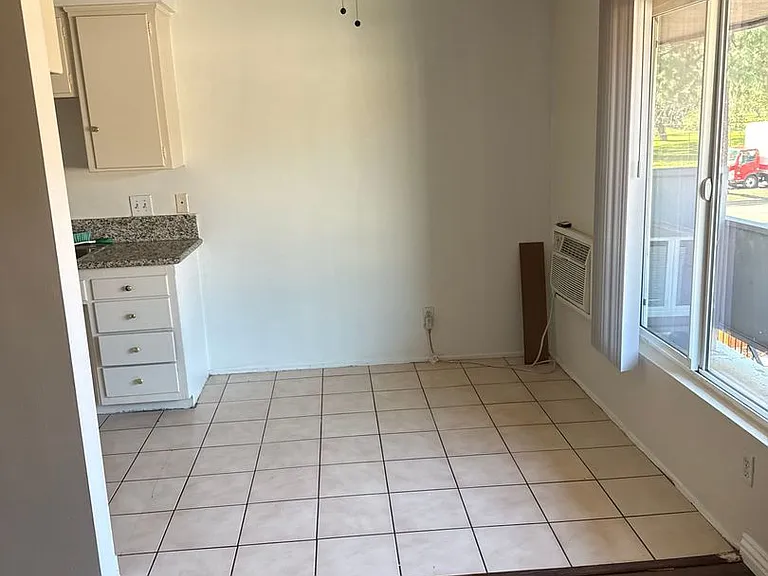 616-618 S Santa Anita Ave — Photo 3