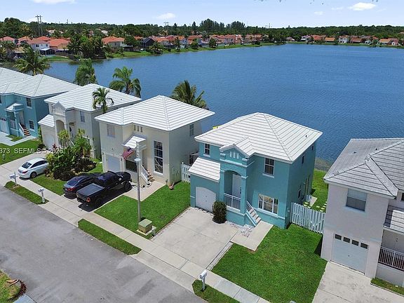 2nd image of 6733 Bayfront Dr