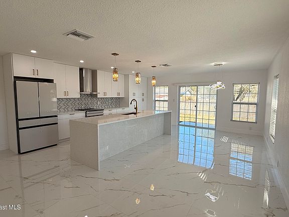 4th image of 259 Benchor Rd NW