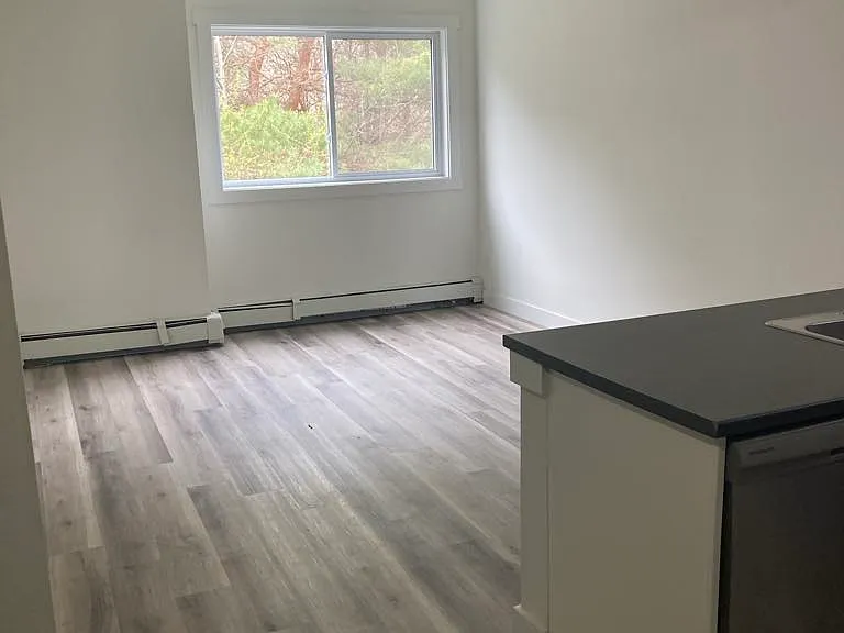 190 Oakdene Ave #302 — Photo 5