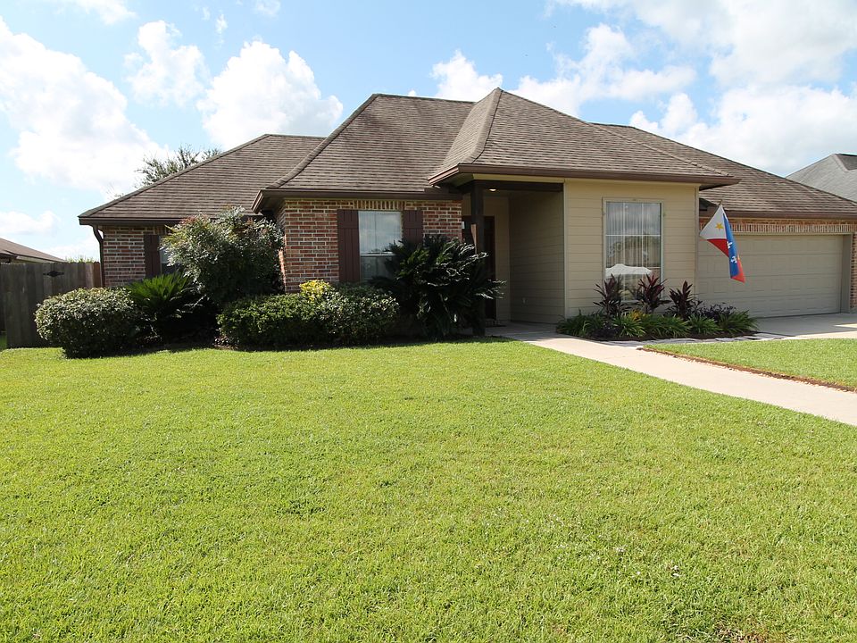 1st image of 121 Nicole Dr