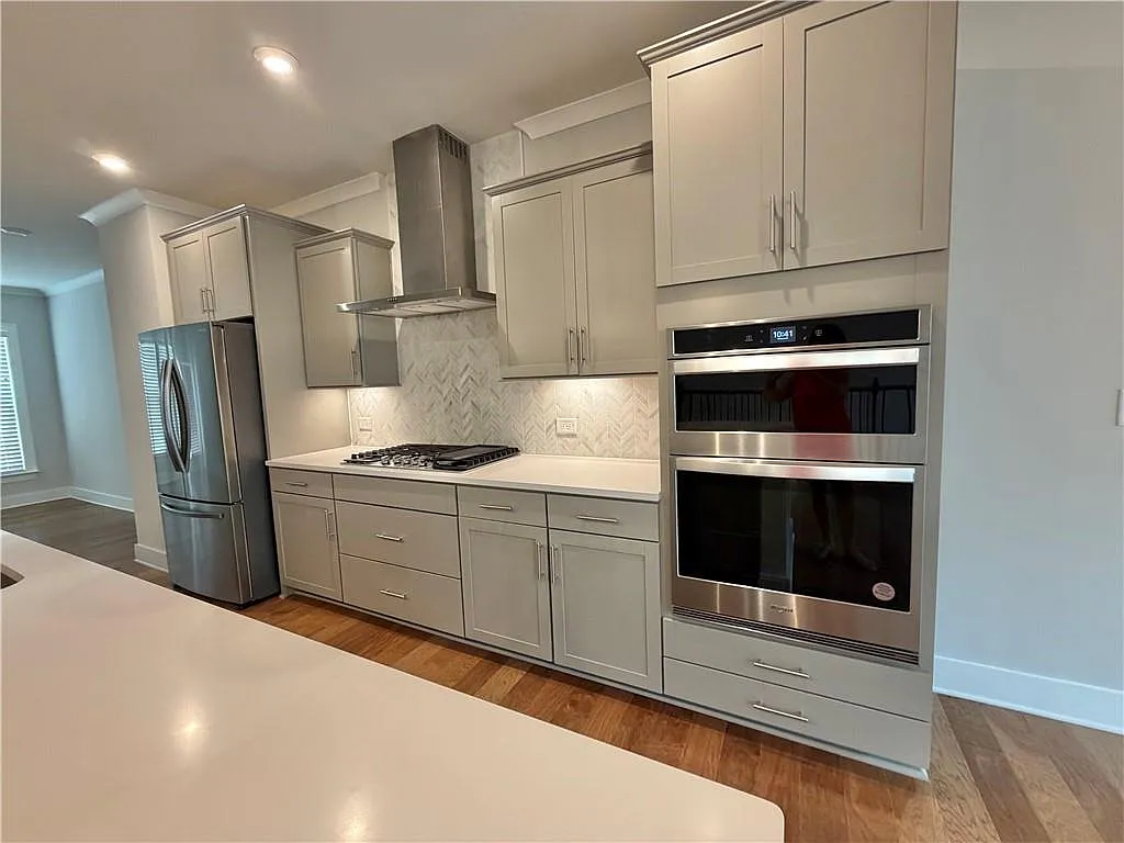 3 bed, 5.0 bath, 2200 sqft, $3,995 — Photo 3