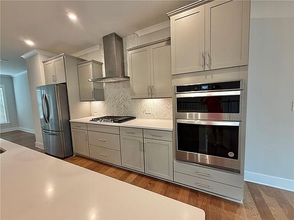 3rd image of 1037 Burnside Pl NW