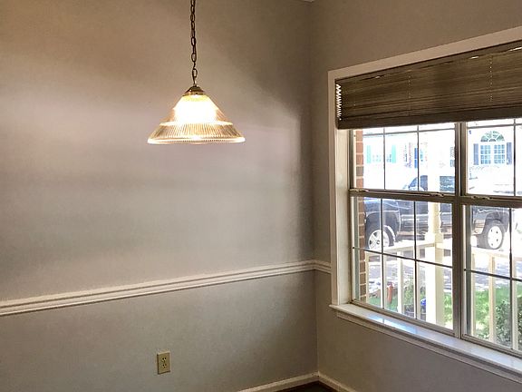 4th image of 713 S Lake Cir