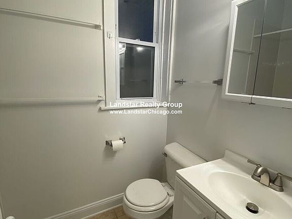 3rd image of 1051 W Pratt Blvd #G