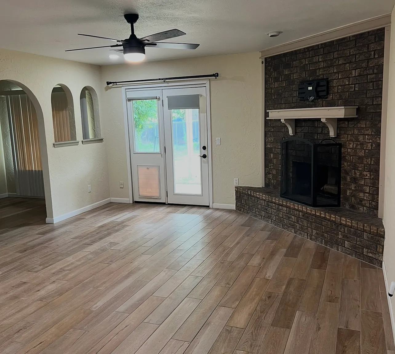 3 bed, 1283 sqft, $1,680 — Photo 1