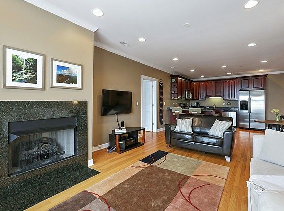 3rd image of 5321 N Lincoln Ave APT 3B