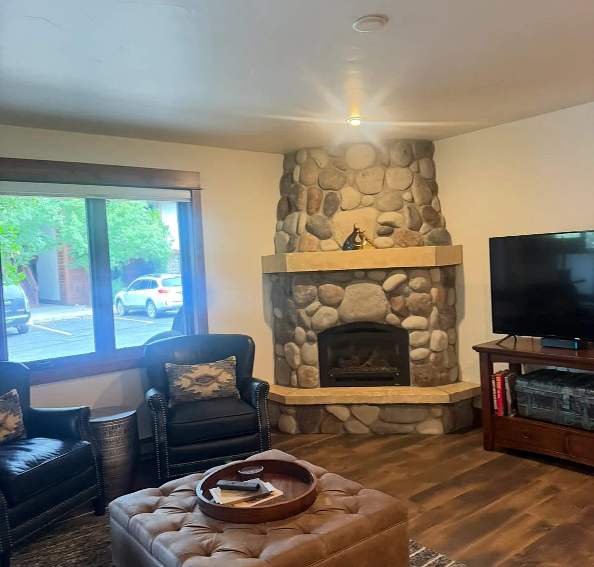 2 bed, 1231 sqft, $4,150 — Photo 2