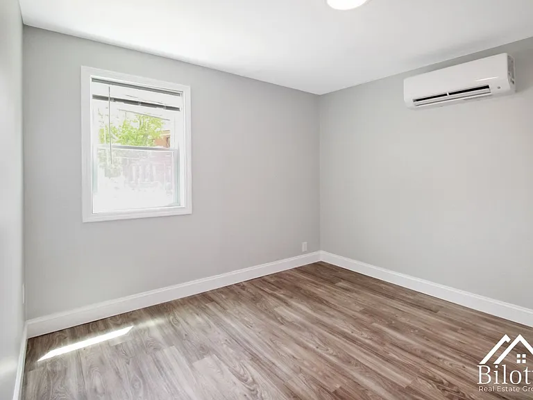 428 Hope St — Photo 8